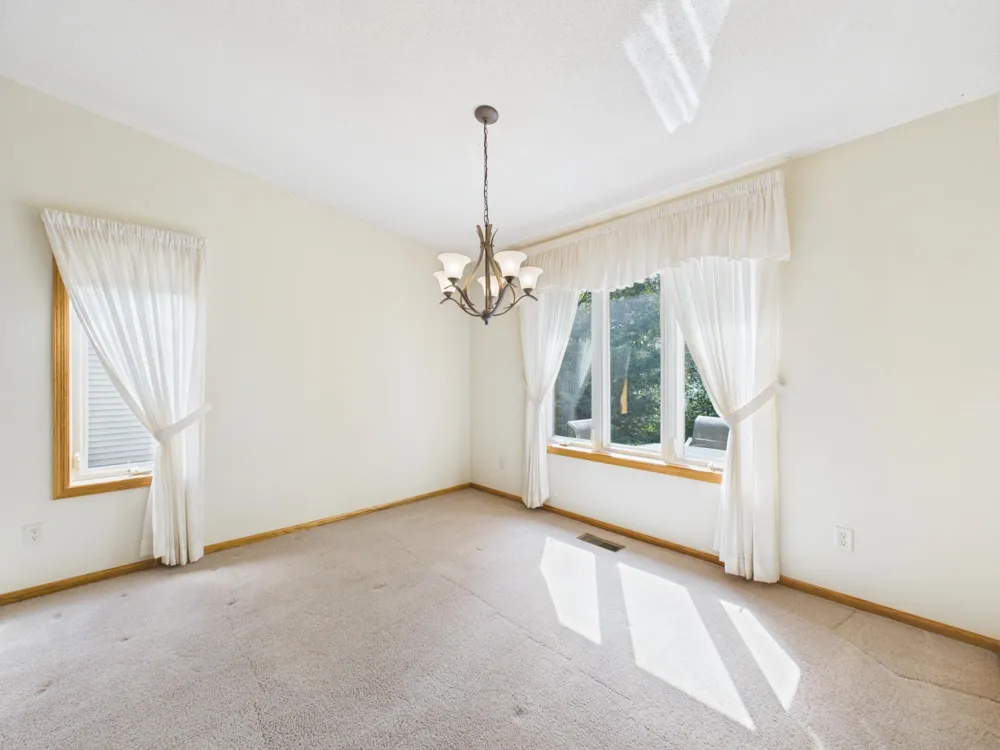 920 Evergreen Court Vadnais Heights, MN 55127