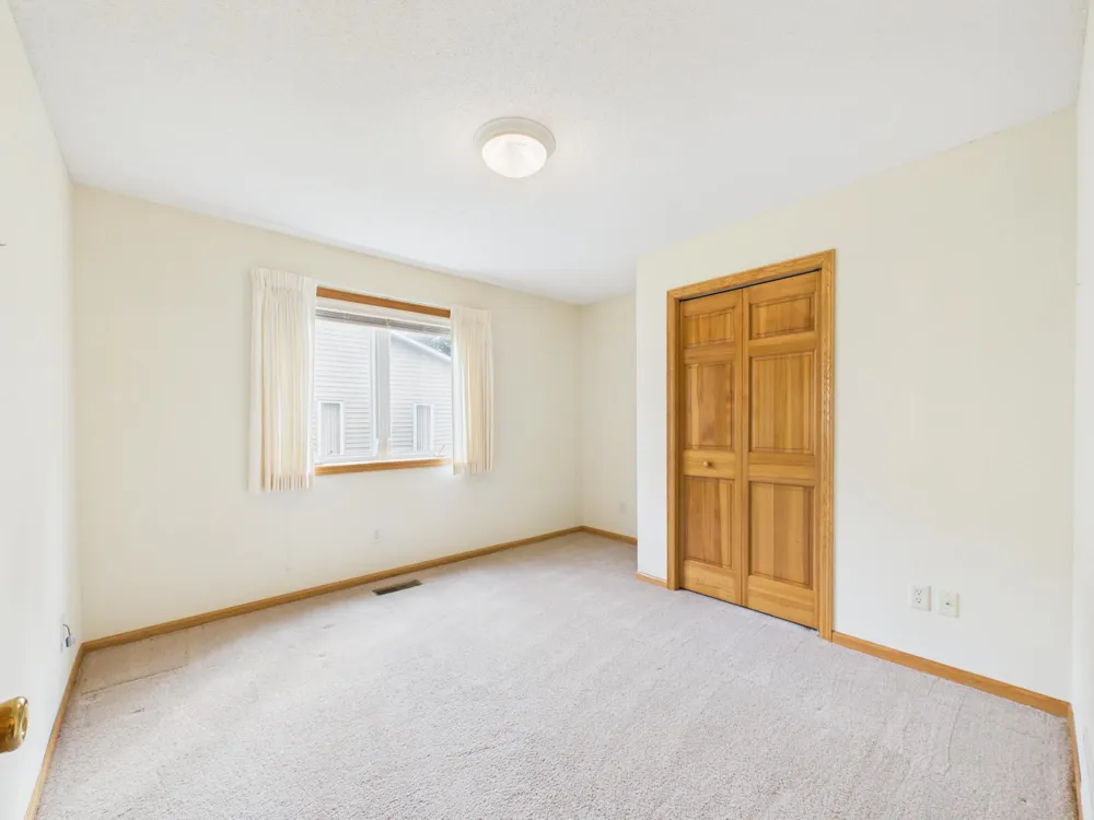 920 Evergreen Court Vadnais Heights, MN 55127