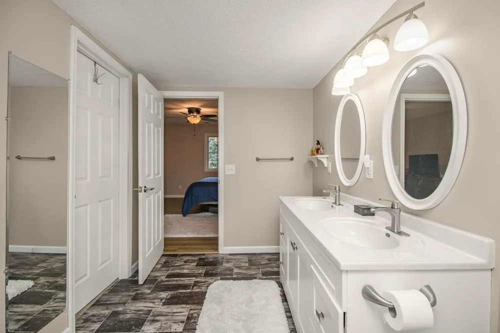 1105 Iris Drive White Bear Lake, MN 55127