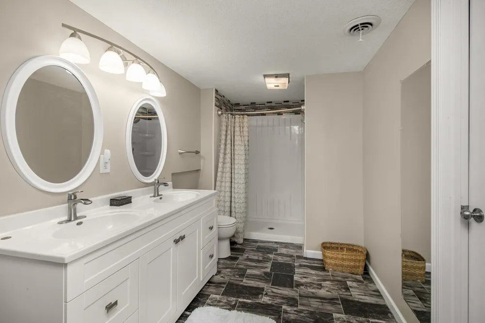 1105 Iris Drive White Bear Lake, MN 55127