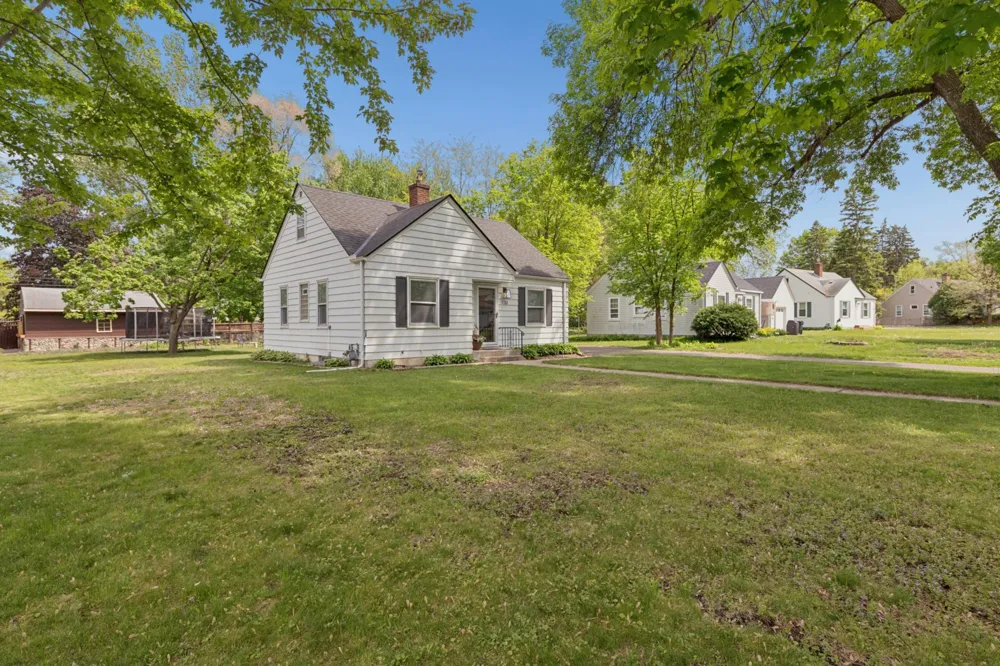 133 Ridgewood Drive Hopkins, MN 55343