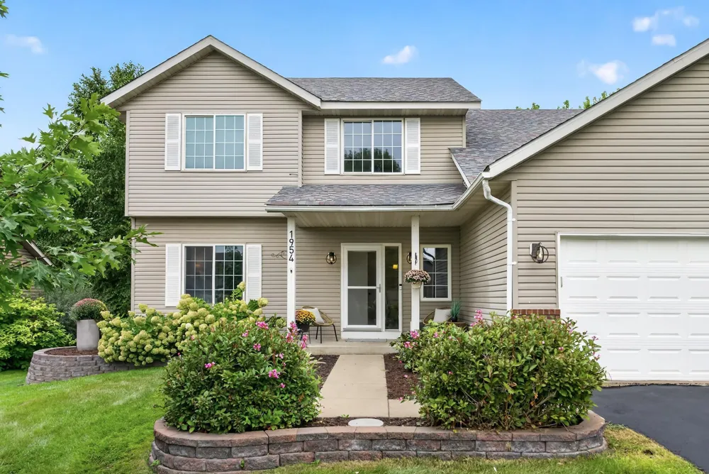 1954 Ormond Drive Shakopee, MN 55379
