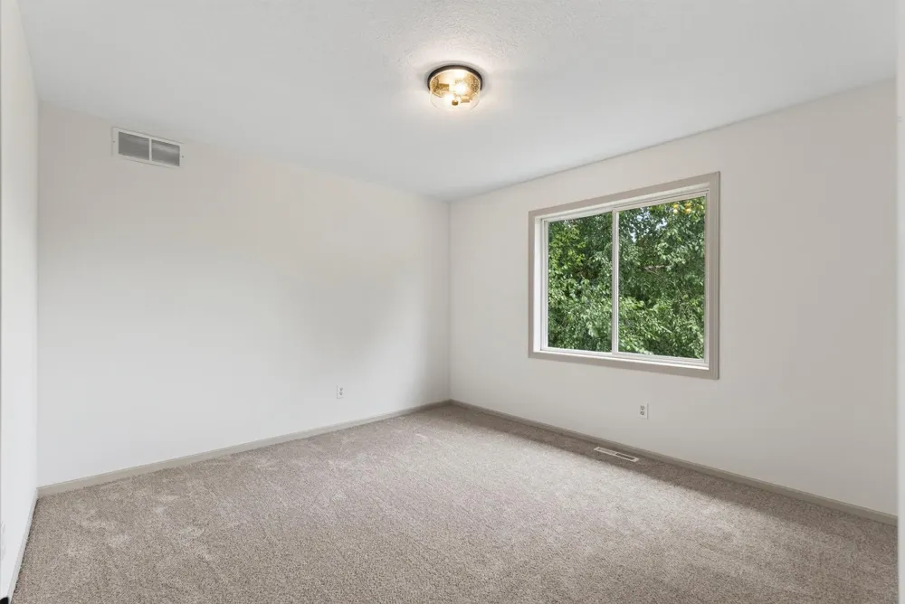 1954 Ormond Drive Shakopee, MN 55379