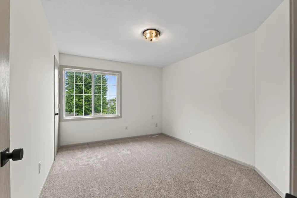 1954 Ormond Drive Shakopee, MN 55379