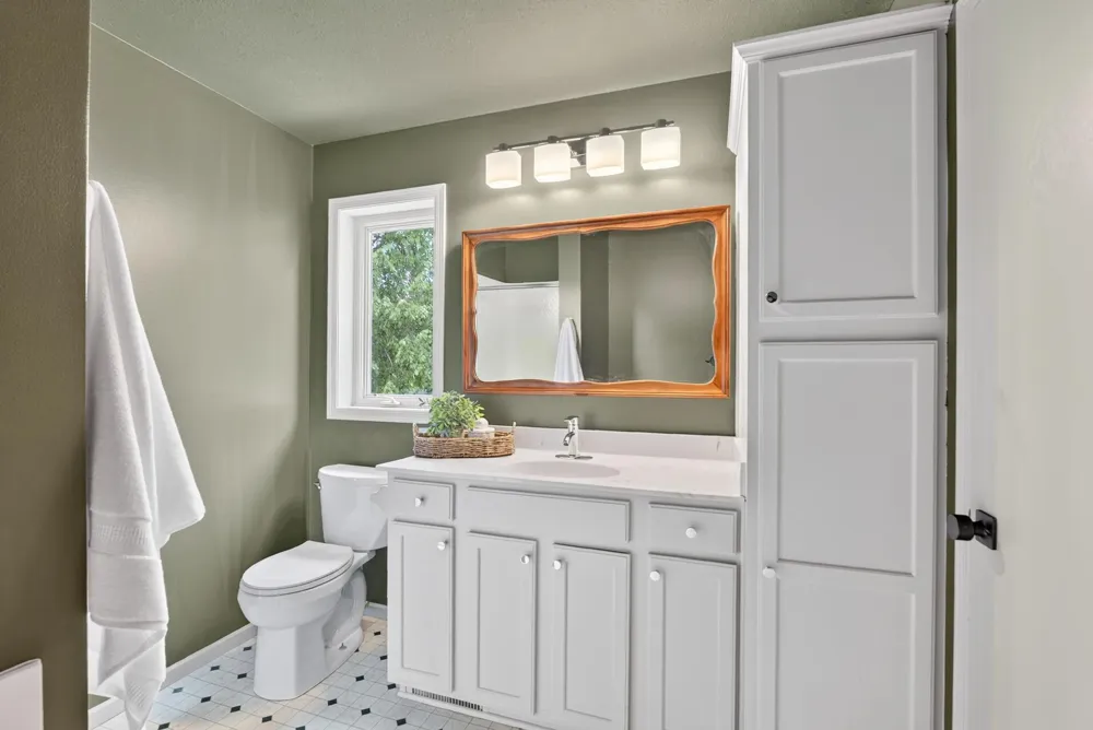 1954 Ormond Drive Shakopee, MN 55379