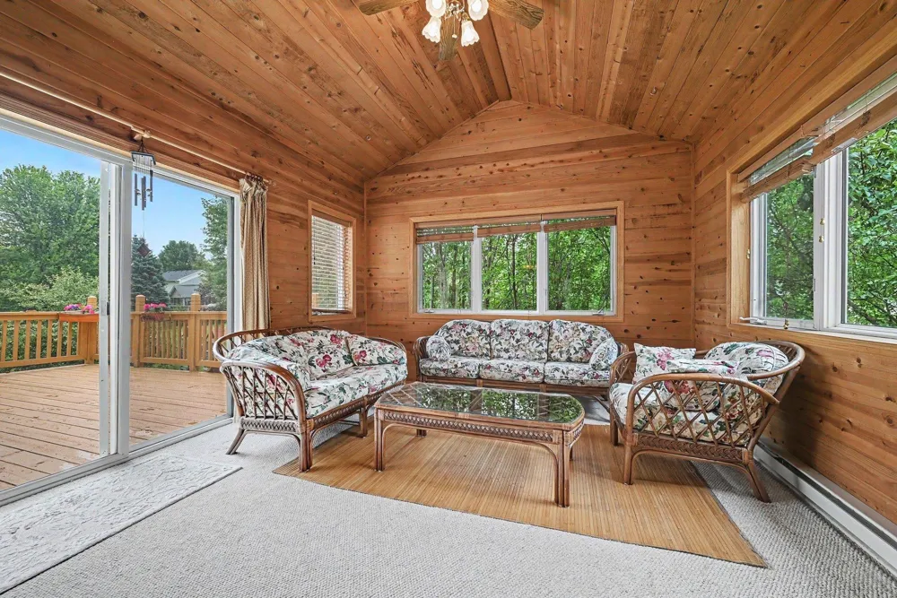 2466 Lone Eagle Trail Woodbury, MN 55129