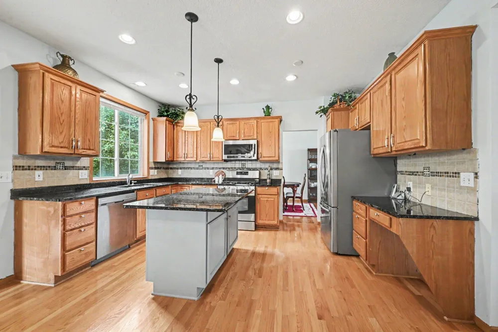 2466 Lone Eagle Trail Woodbury, MN 55129