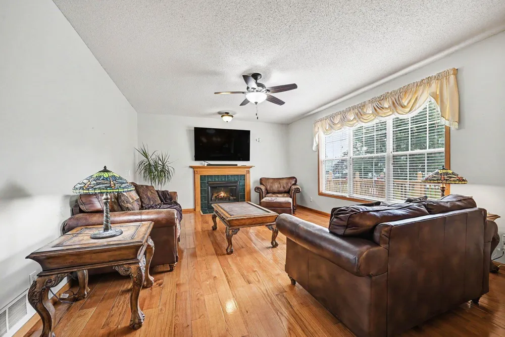 2466 Lone Eagle Trail Woodbury, MN 55129