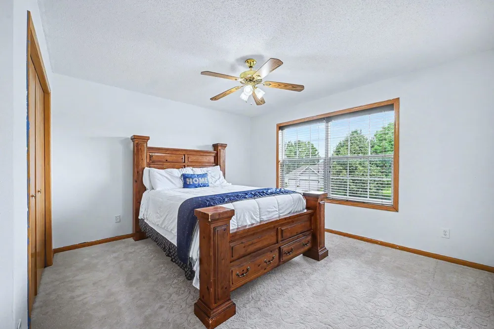 2466 Lone Eagle Trail Woodbury, MN 55129