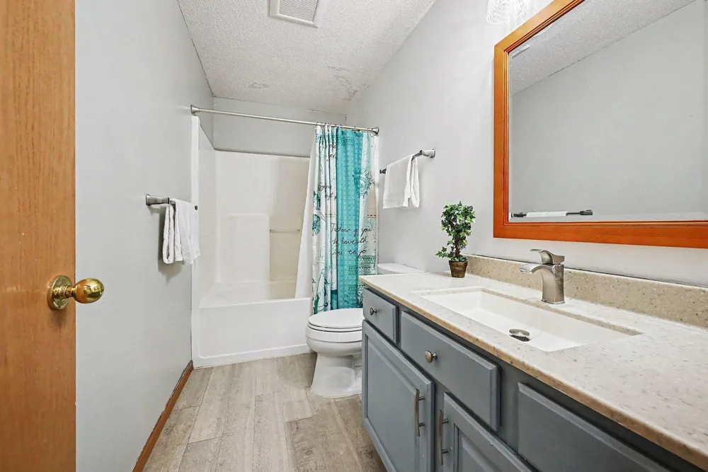 2466 Lone Eagle Trail Woodbury, MN 55129