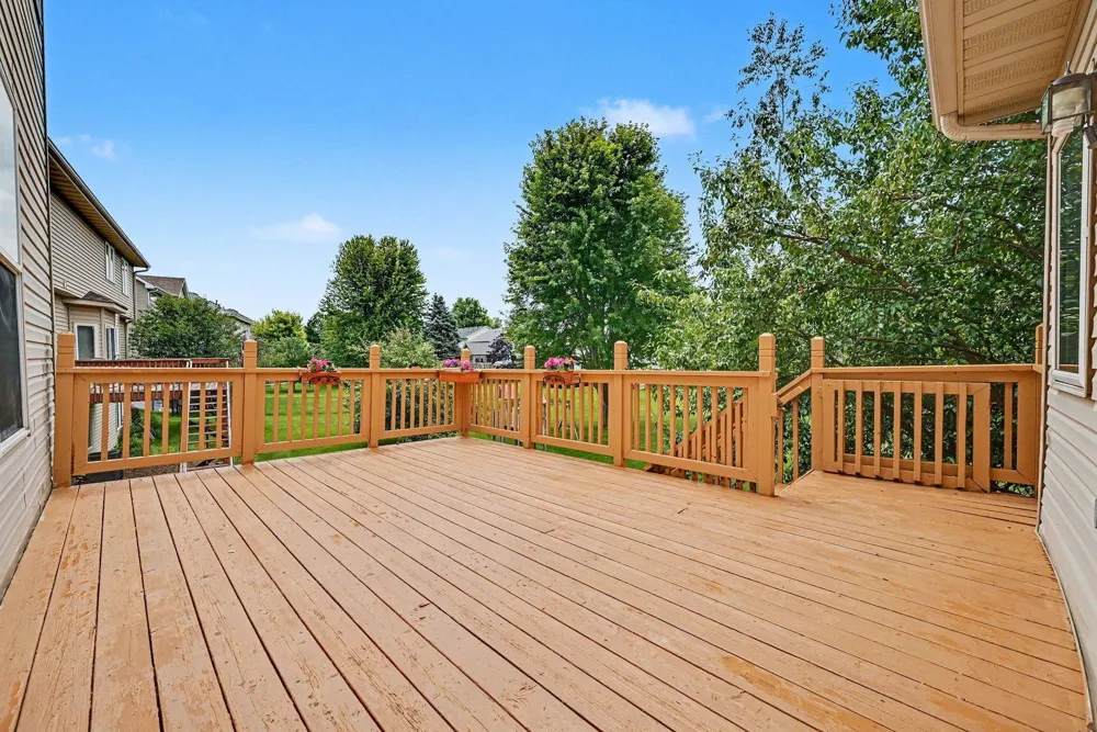 2466 Lone Eagle Trail Woodbury, MN 55129