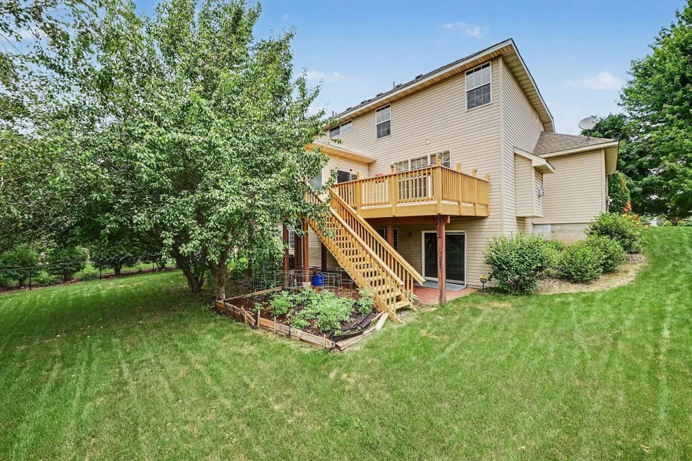 2466 Lone Eagle Trail Woodbury, MN 55129
