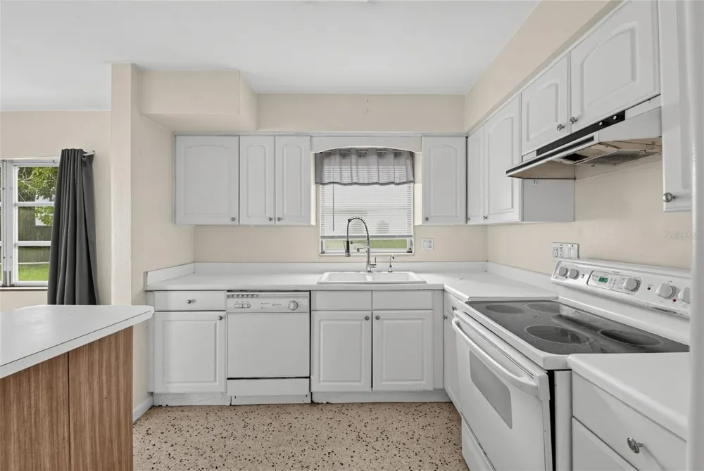 3913 W CASS STREET Tampa, FL 33609