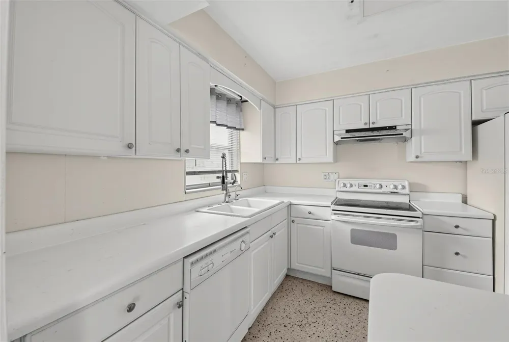 3913 W CASS STREET Tampa, FL 33609