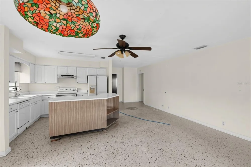 3913 W CASS STREET Tampa, FL 33609