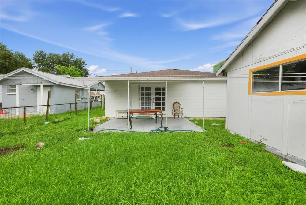 3913 W CASS STREET Tampa, FL 33609