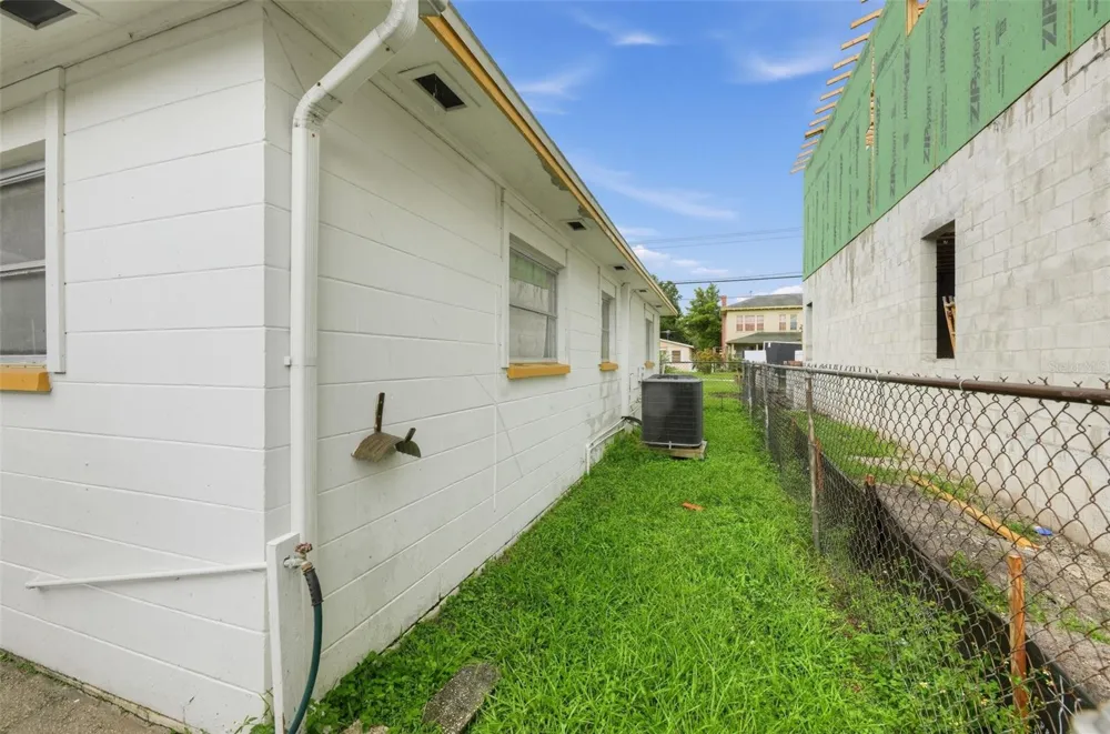 3913 W CASS STREET Tampa, FL 33609