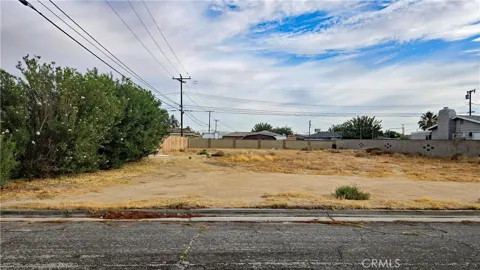 Tamarisk Ave