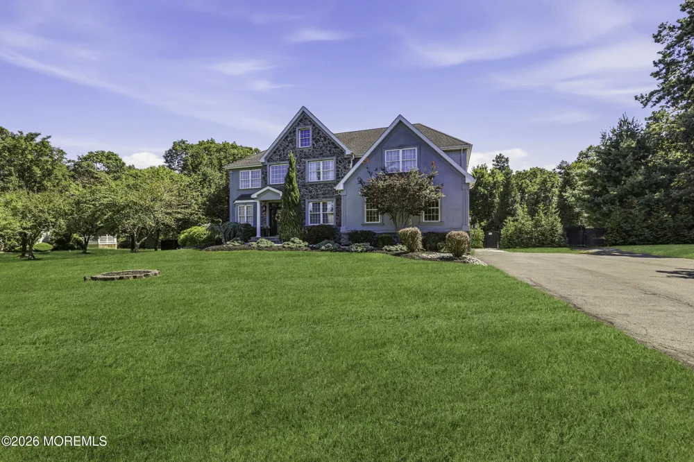 11 Swallow Tail Court Jackson, NJ 08527
