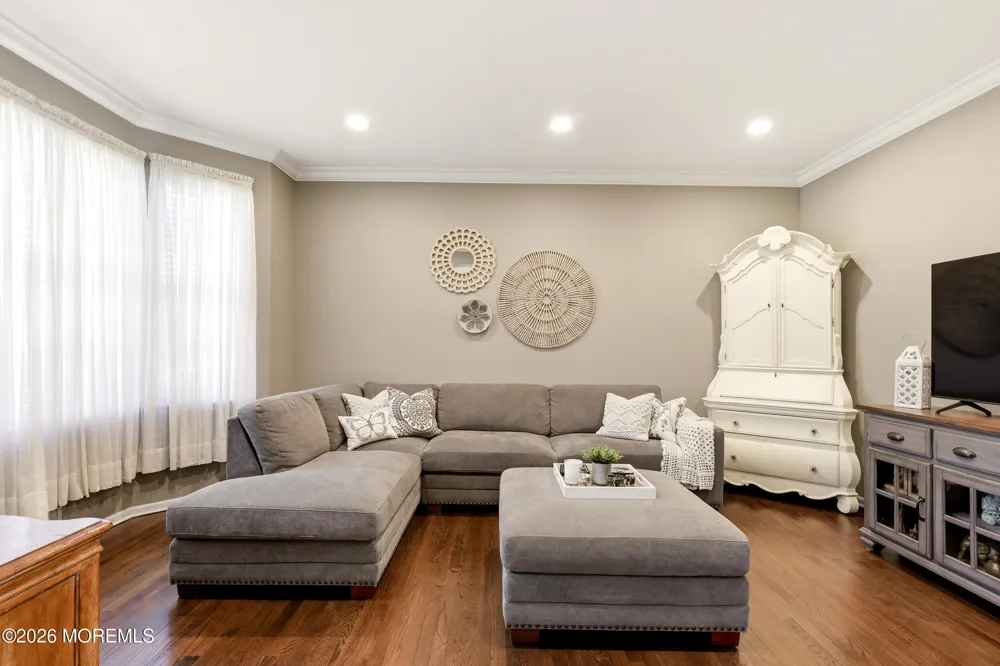 11 Swallow Tail Court Jackson, NJ 08527