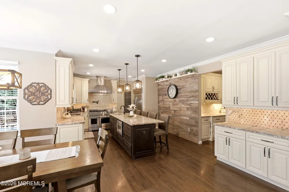 11 Swallow Tail Court Jackson, NJ 08527