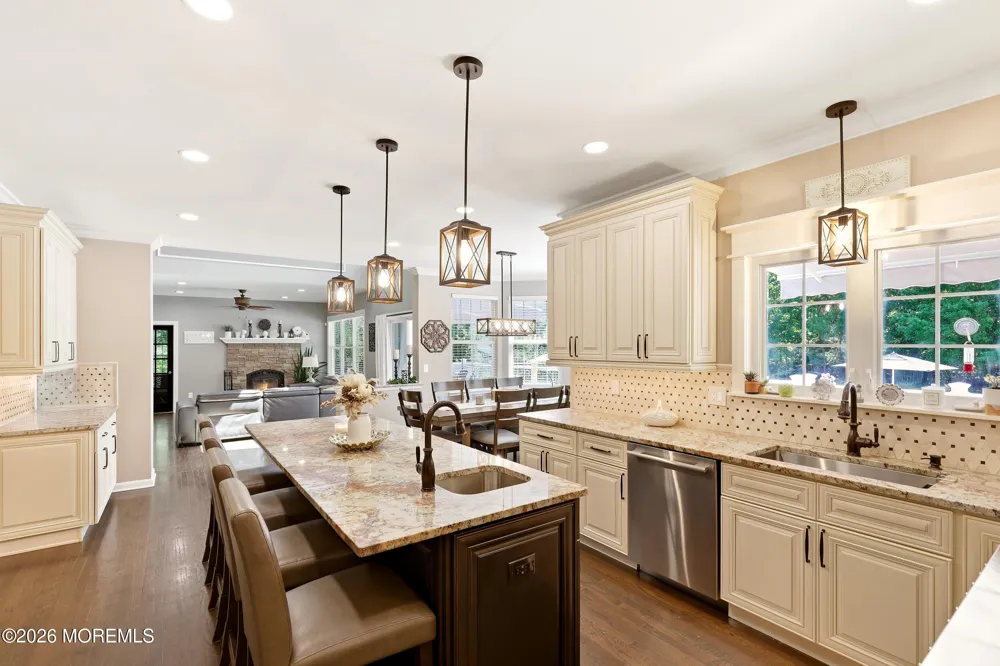 11 Swallow Tail Court Jackson, NJ 08527