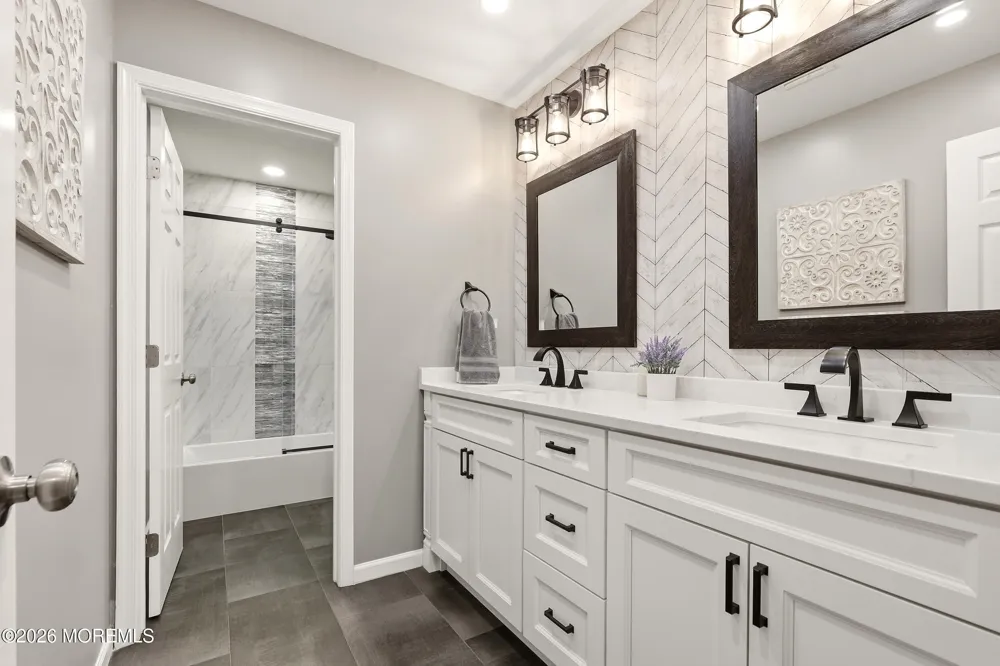 11 Swallow Tail Court Jackson, NJ 08527