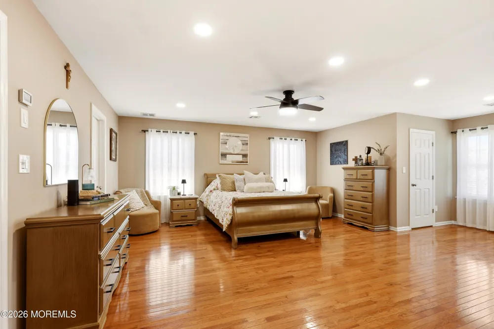 11 Swallow Tail Court Jackson, NJ 08527