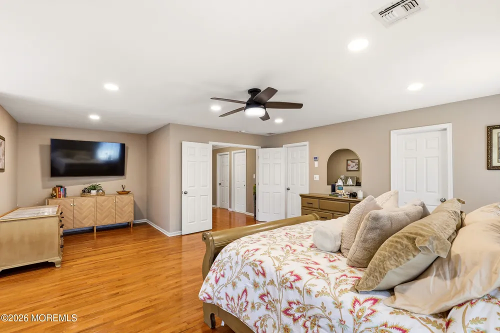 11 Swallow Tail Court Jackson, NJ 08527