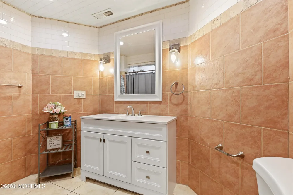 11 Swallow Tail Court Jackson, NJ 08527