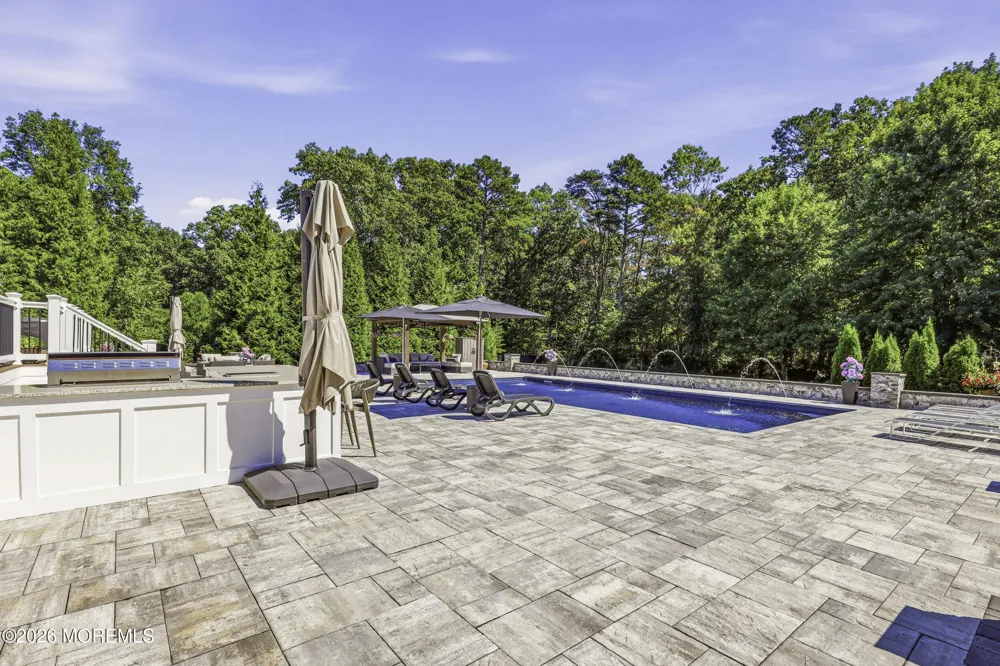 11 Swallow Tail Court Jackson, NJ 08527