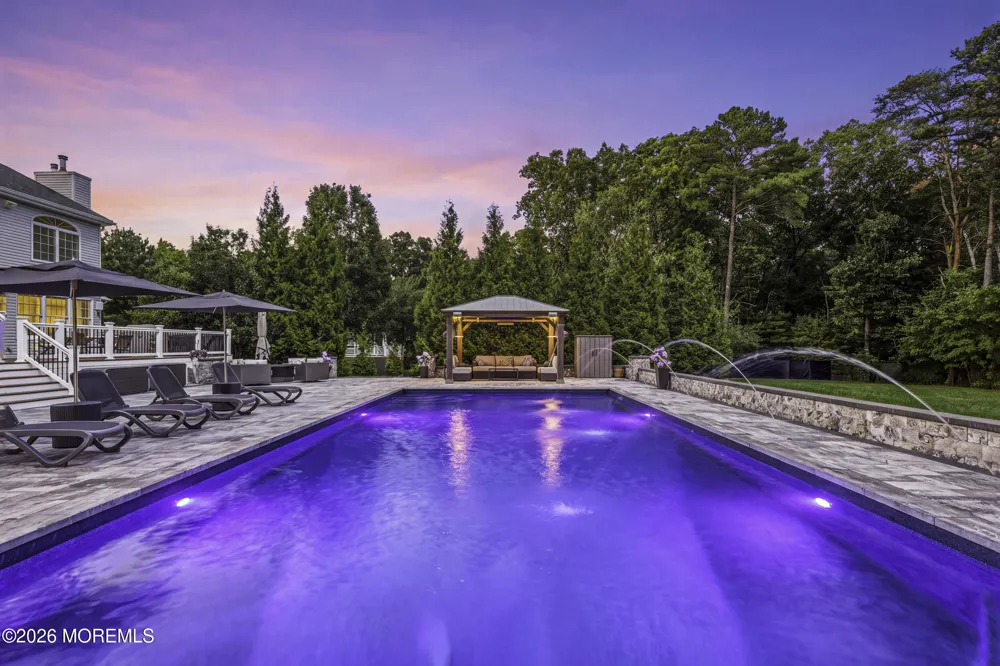 11 Swallow Tail Court Jackson, NJ 08527