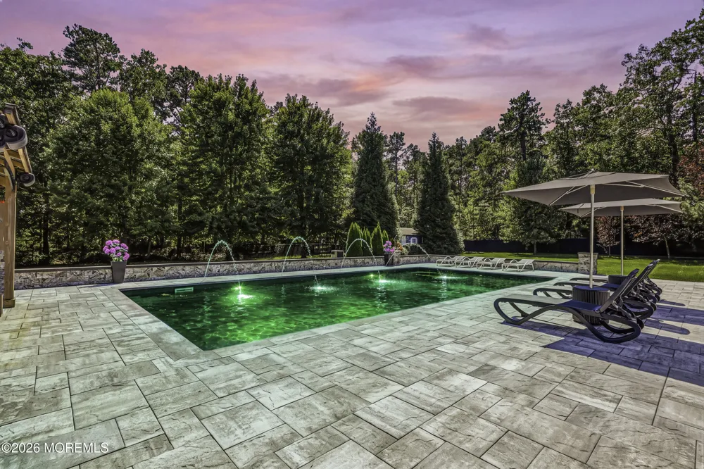 11 Swallow Tail Court Jackson, NJ 08527