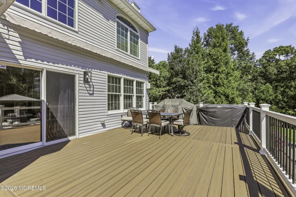 11 Swallow Tail Court Jackson, NJ 08527