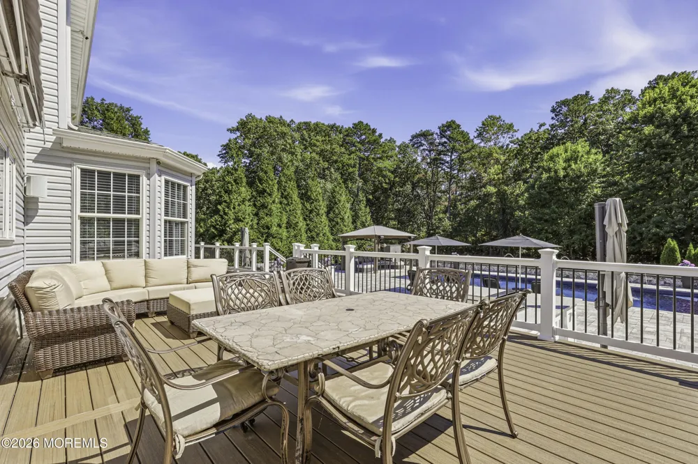 11 Swallow Tail Court Jackson, NJ 08527