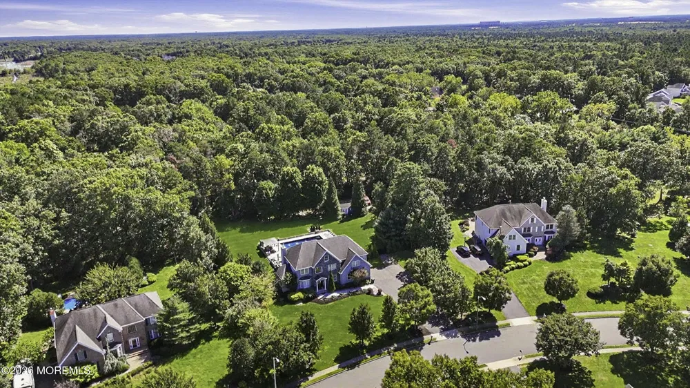 11 Swallow Tail Court Jackson, NJ 08527