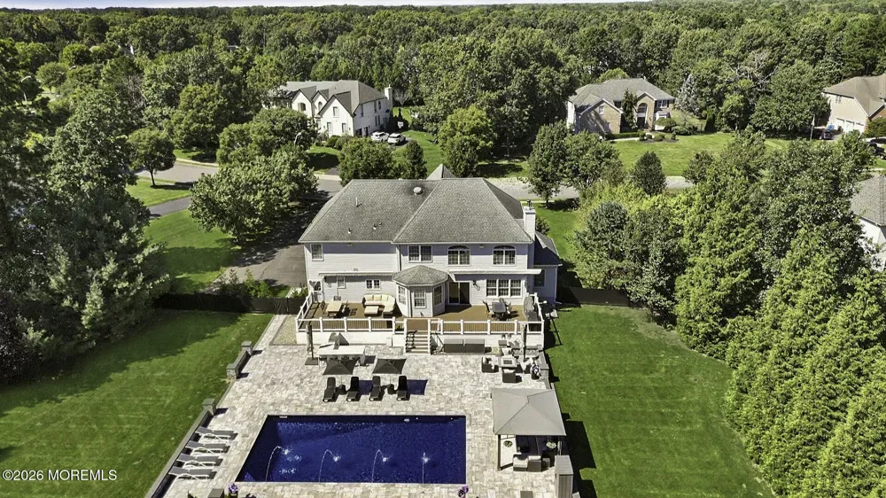 11 Swallow Tail Court Jackson, NJ 08527