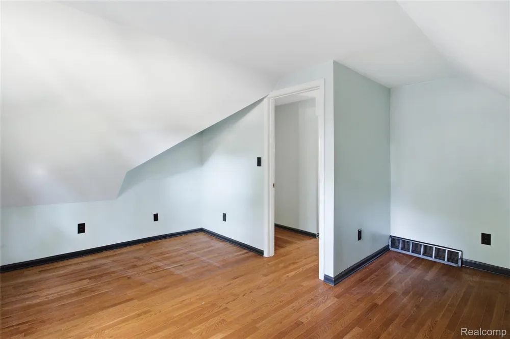 1408 Mohawk Avenue Royal Oak City, MI 48067