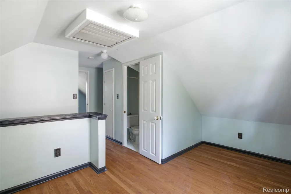 1408 Mohawk Avenue Royal Oak City, MI 48067