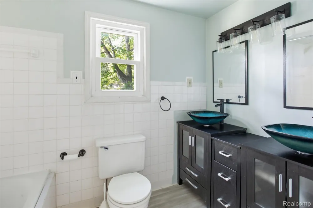 1408 Mohawk Avenue Royal Oak City, MI 48067