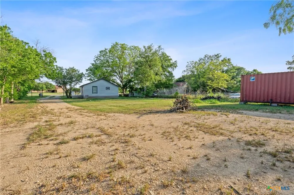 6071 Fm 713 Dale, TX 78616