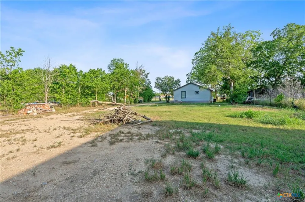 6071 Fm 713 Dale, TX 78616