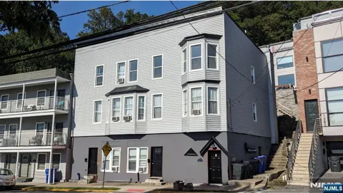 154 Undercliff Avenue 1