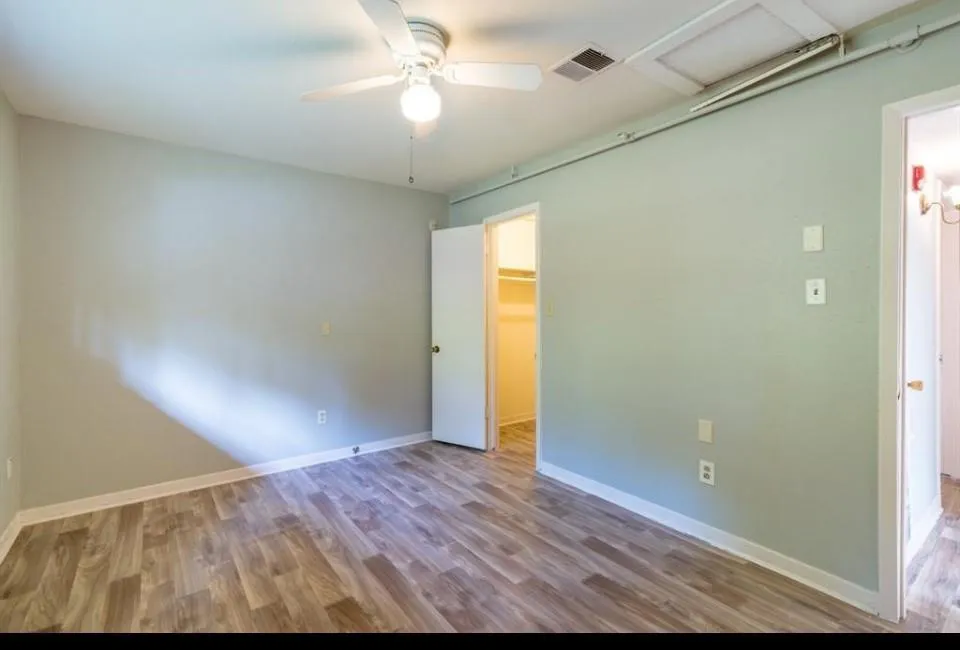 7621 Gleason Road Houston, TX 77016