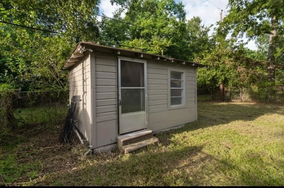 7621 Gleason Road Houston, TX 77016