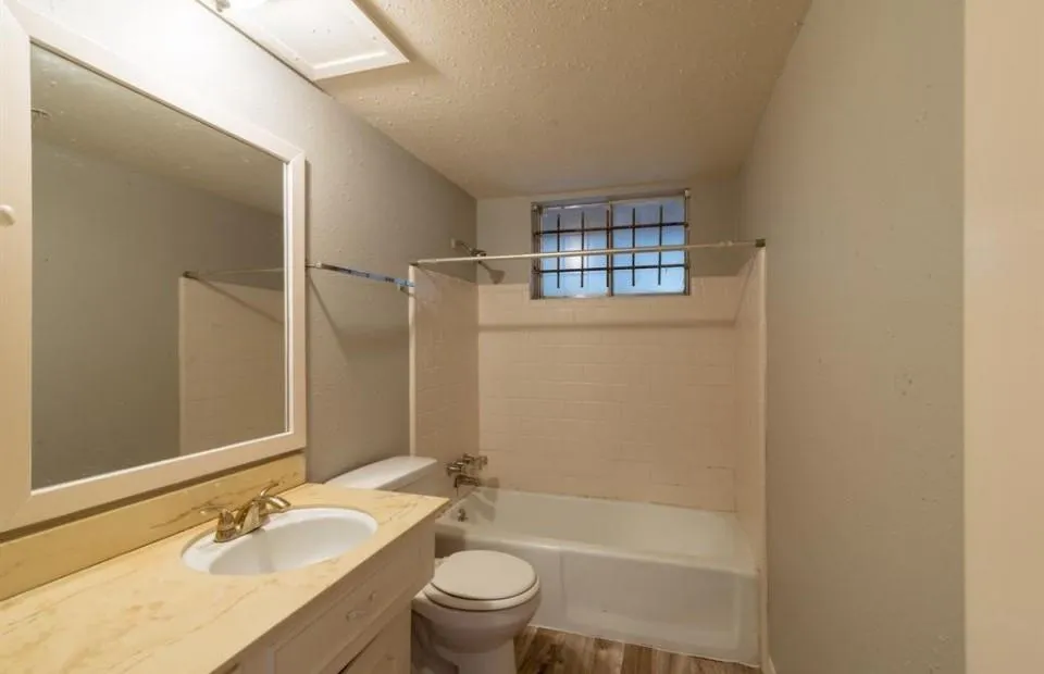 7621 Gleason Road Houston, TX 77016