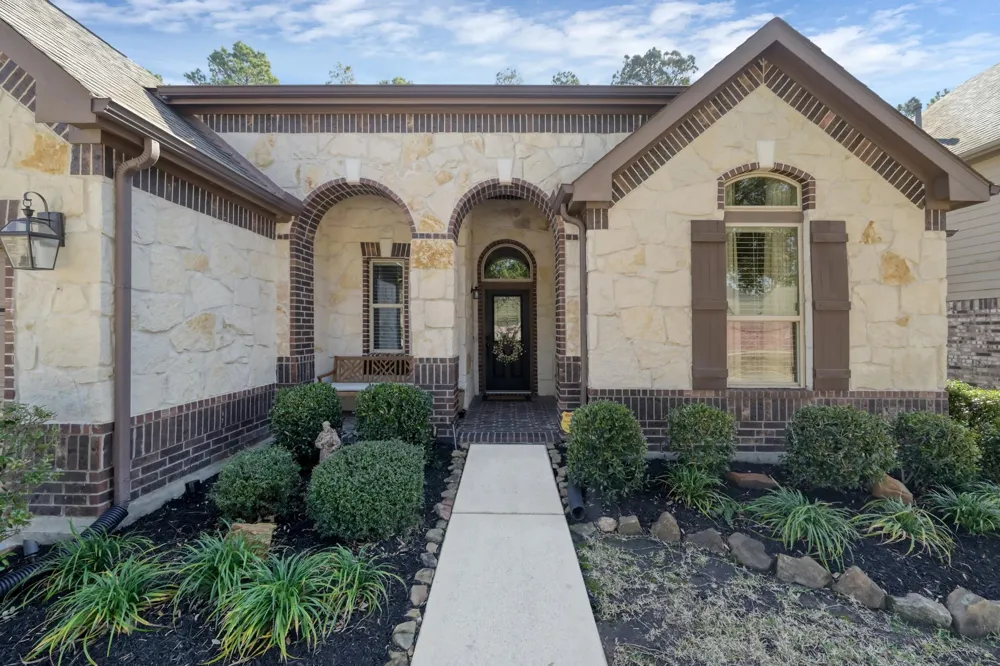 1930 Parnevik Place Conroe, TX 77304