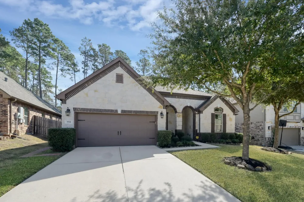 1930 Parnevik Place Conroe, TX 77304