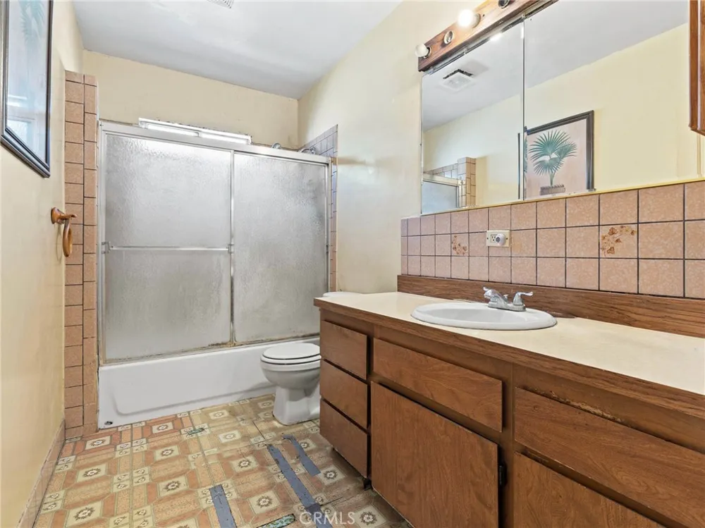 3145 Indiana South Gate, CA 90280