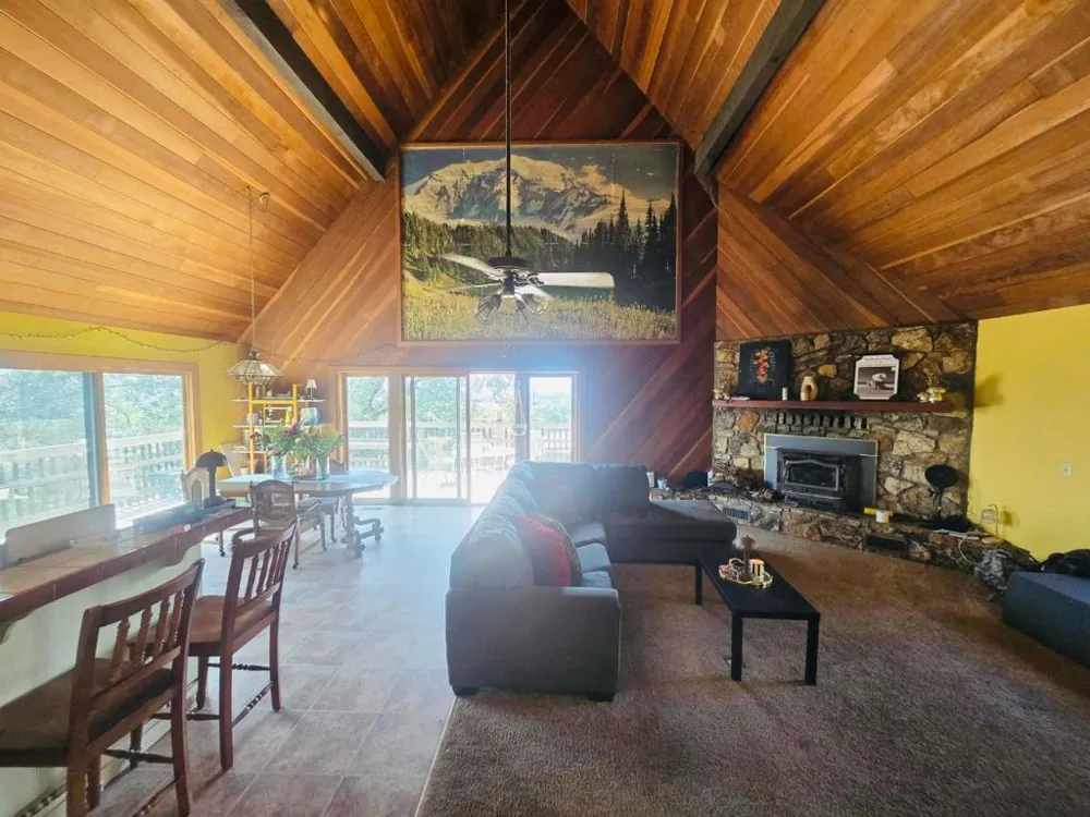 1040 Comstock Road Hollister, CA 95023
